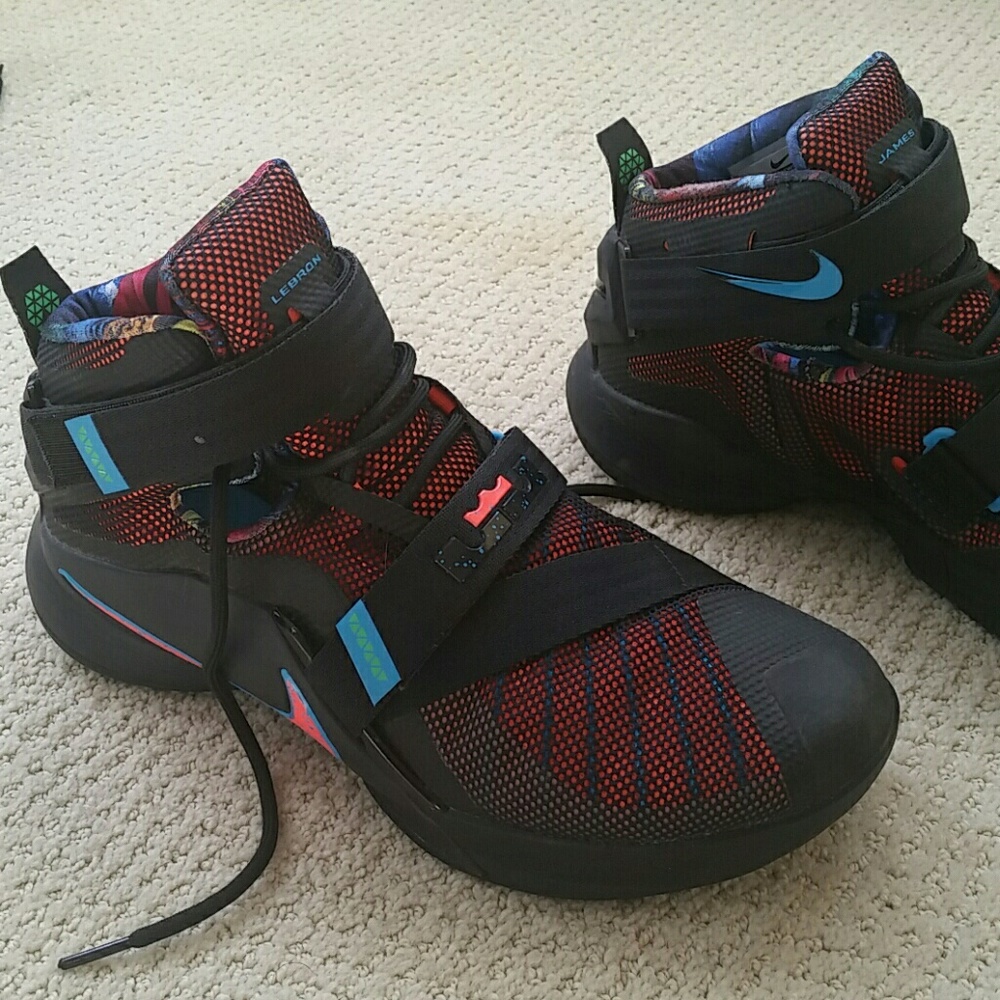Basketball sneakers